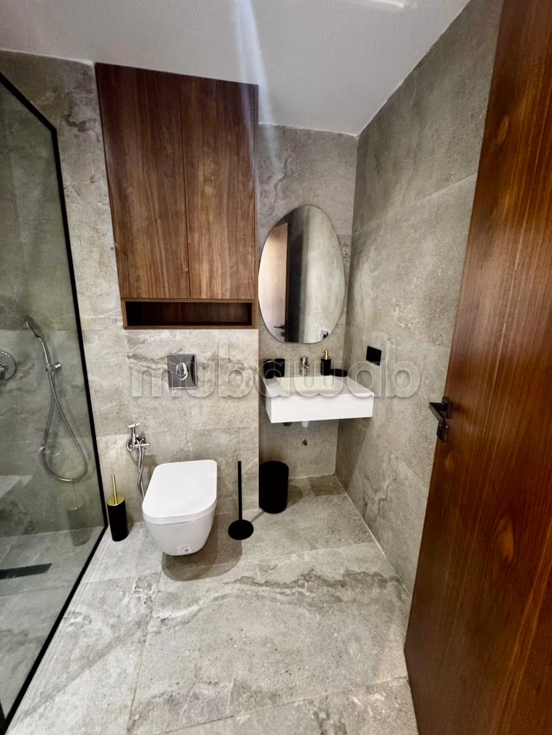 Elegant Modern Studio met Ziekenhuisterras