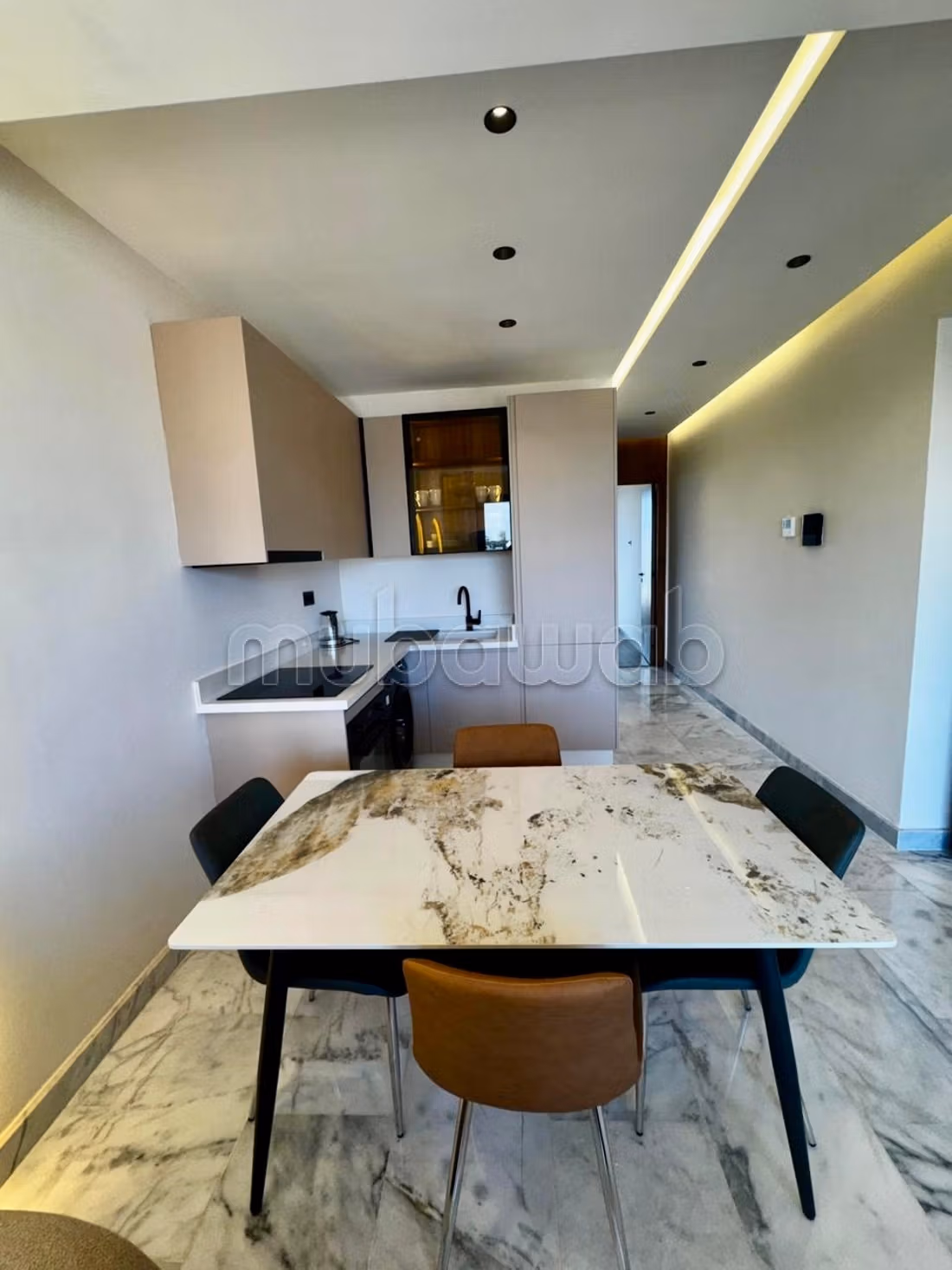 Elegant Modern Studio met Ziekenhuisterras