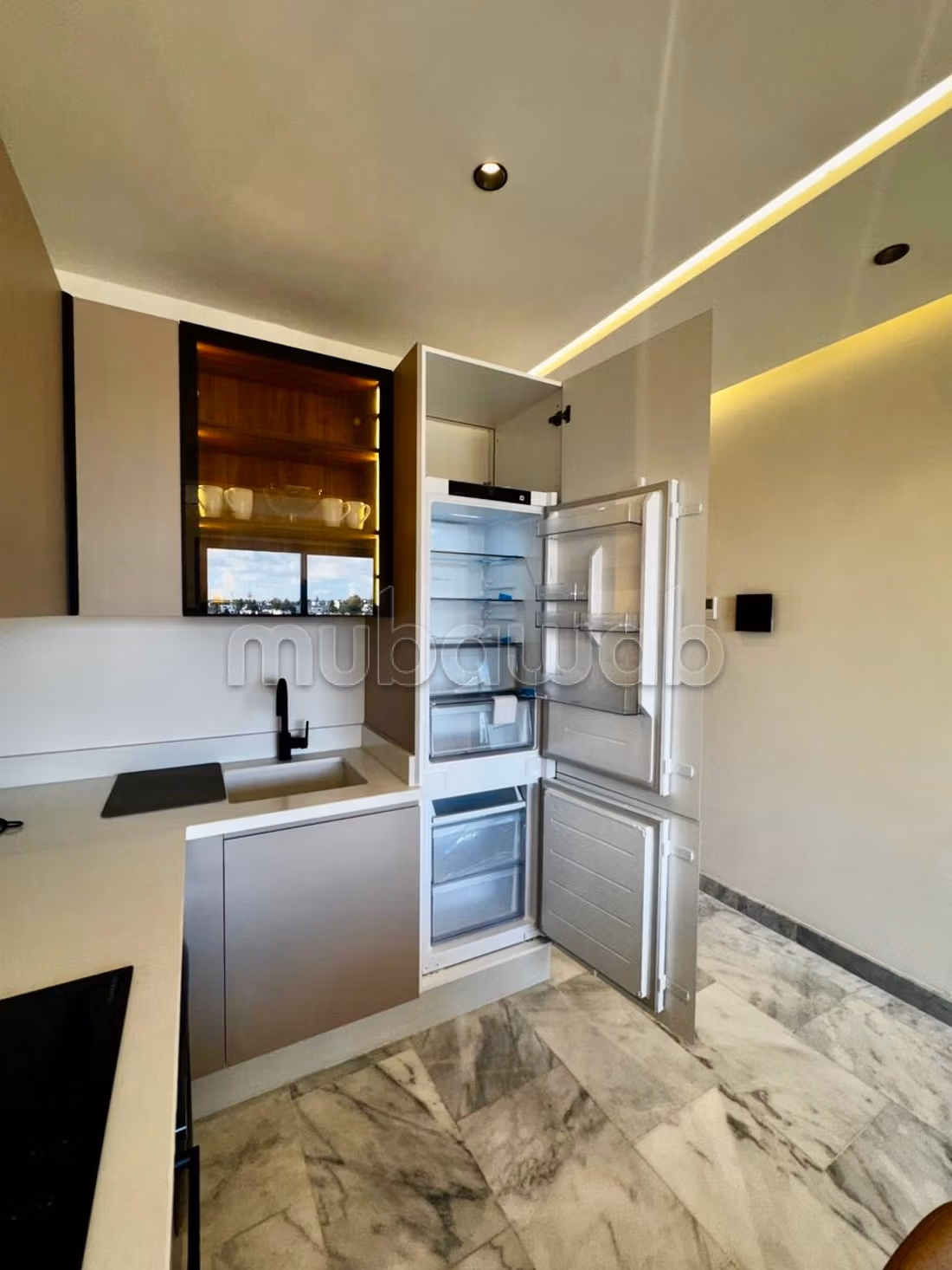 Elegant Modern Studio met Ziekenhuisterras