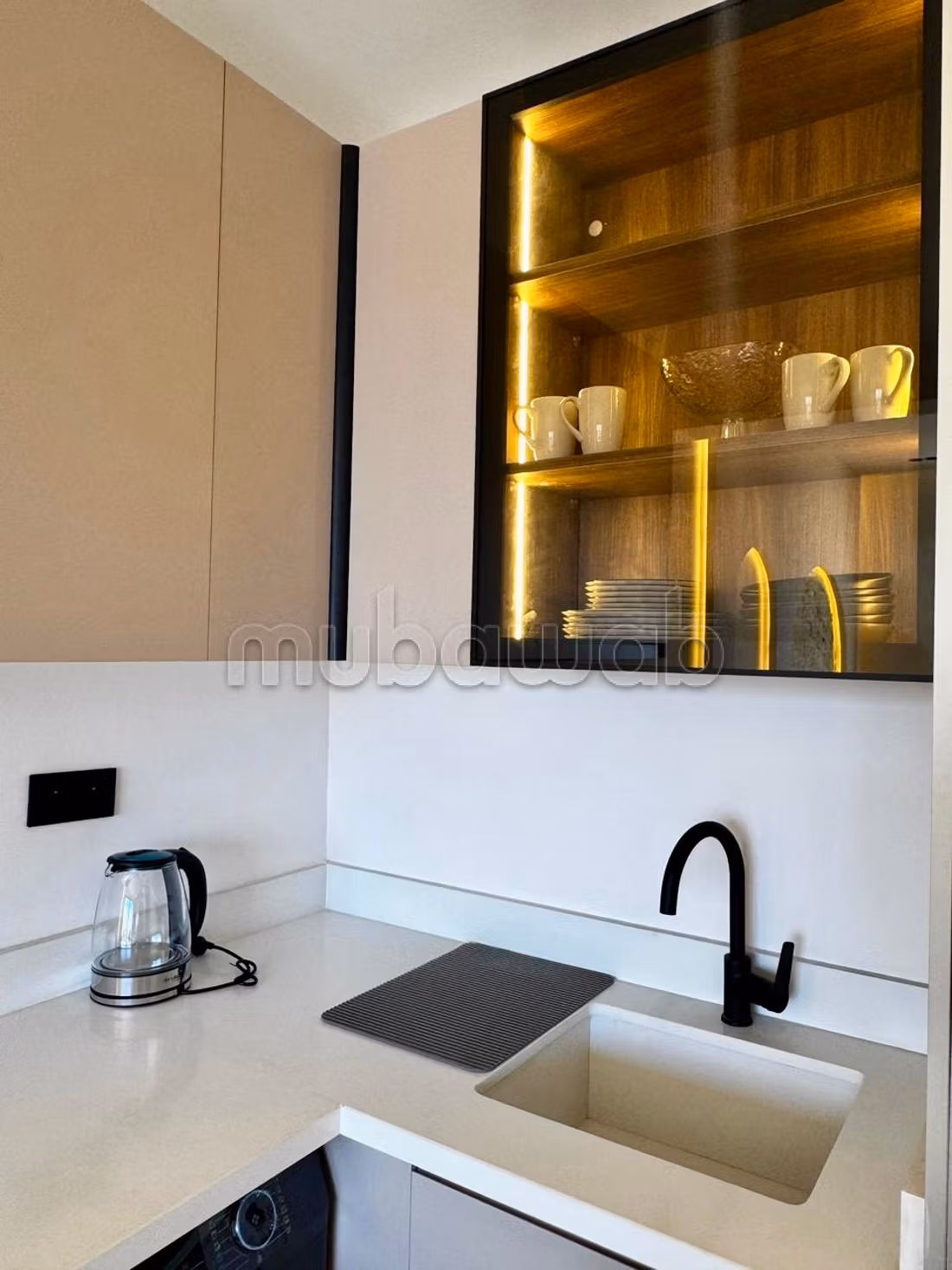 Elegant Modern Studio met Ziekenhuisterras