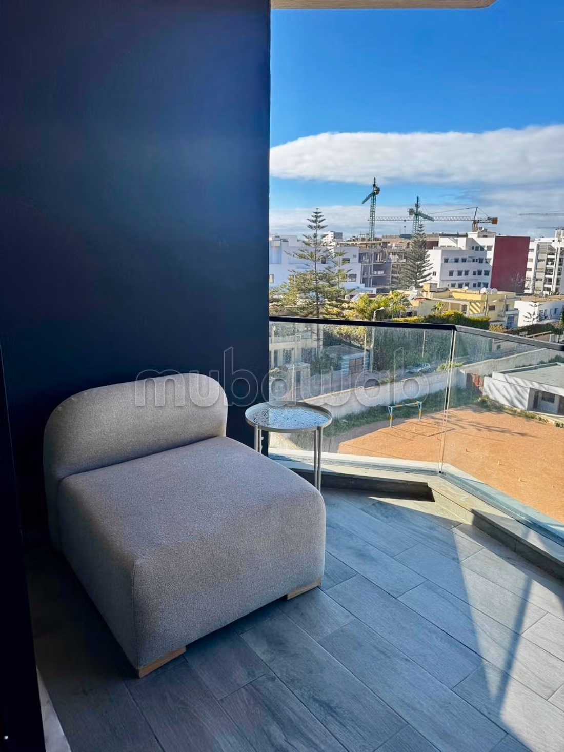 Elegant Modern Studio met Ziekenhuisterras