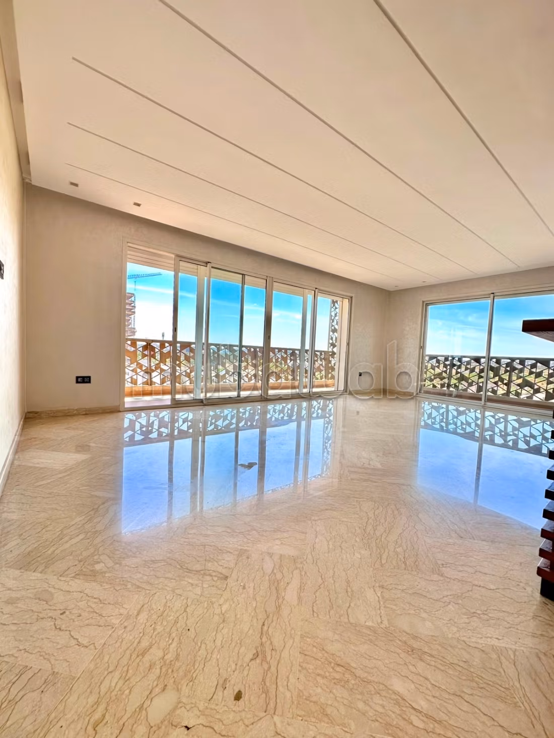 Superbe appartement à louer CFC — 2