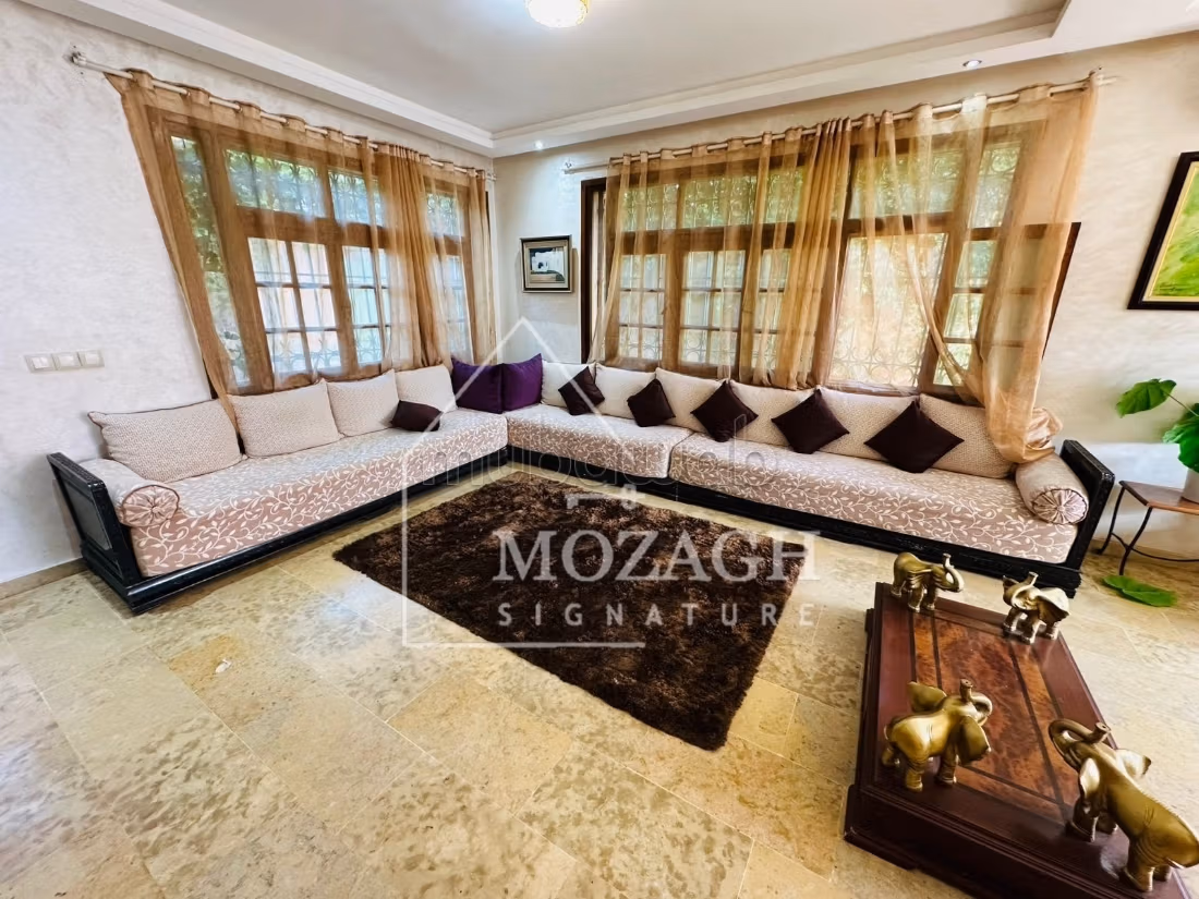 Magnificent villa with pool in a secure residence