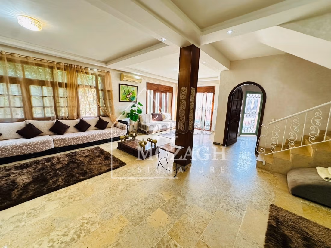Magnificent villa with pool in a secure residence