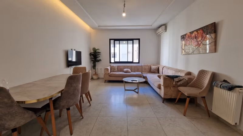 Un s2 de 105m² à cité Wahat