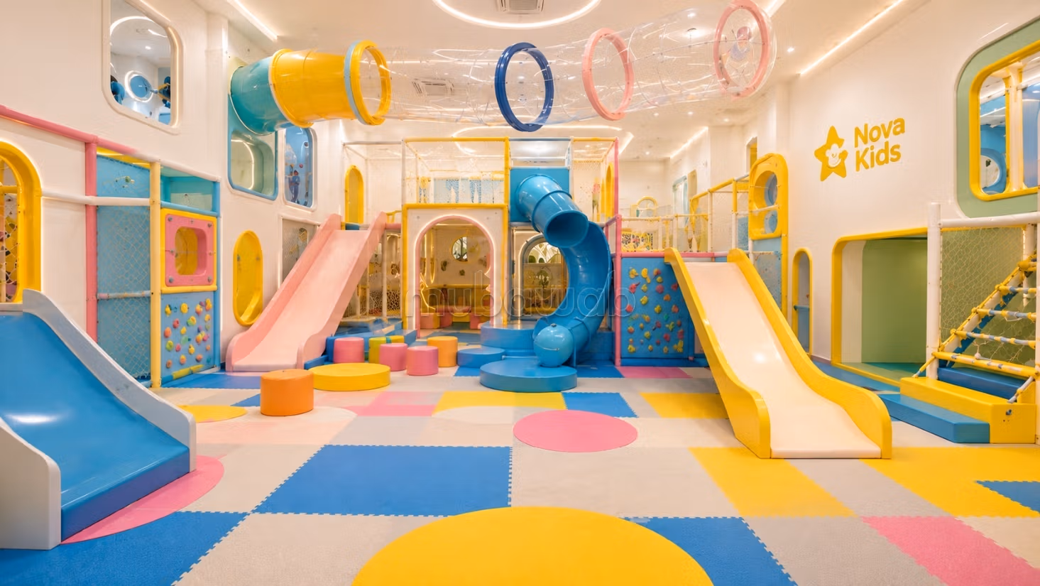 Targa: parco giochi per bambini di 450 m2
