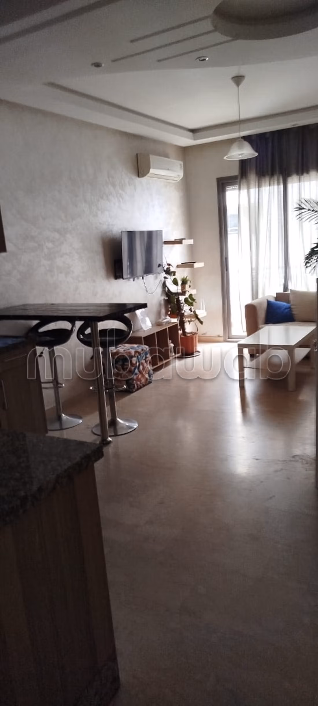 Louez cet appartement à Belvédère. 2 grandes pièces. Bien meublé