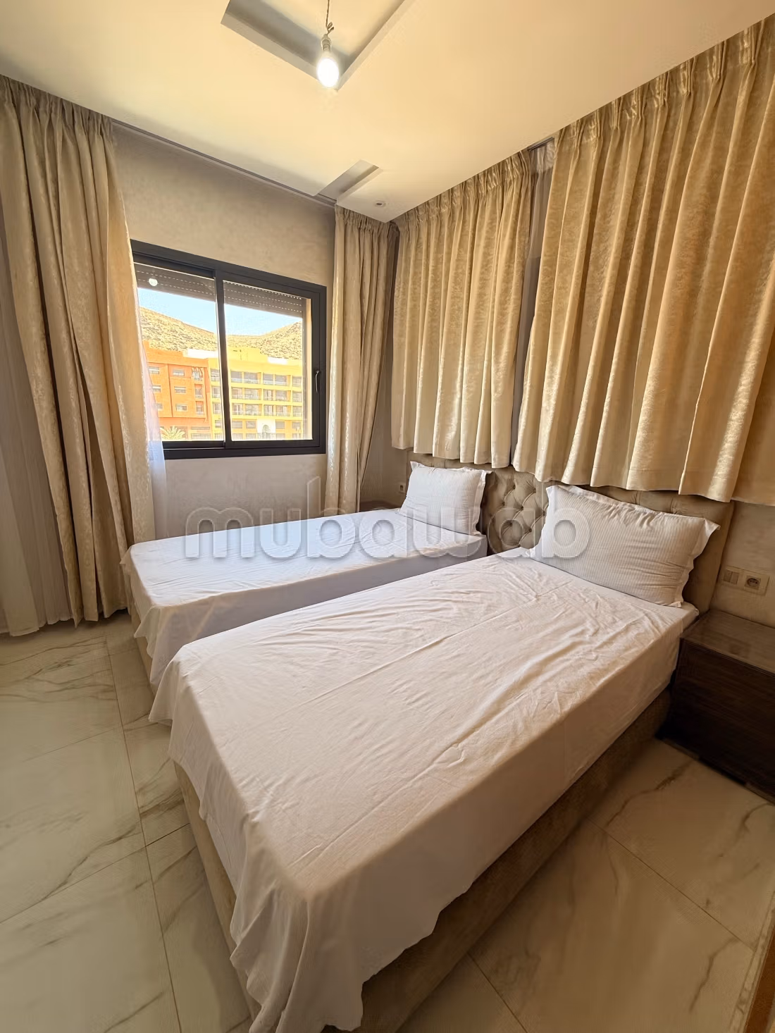 Appartement en location à Guéliz. 
Surface totale 80 m². 
Meublé — 2