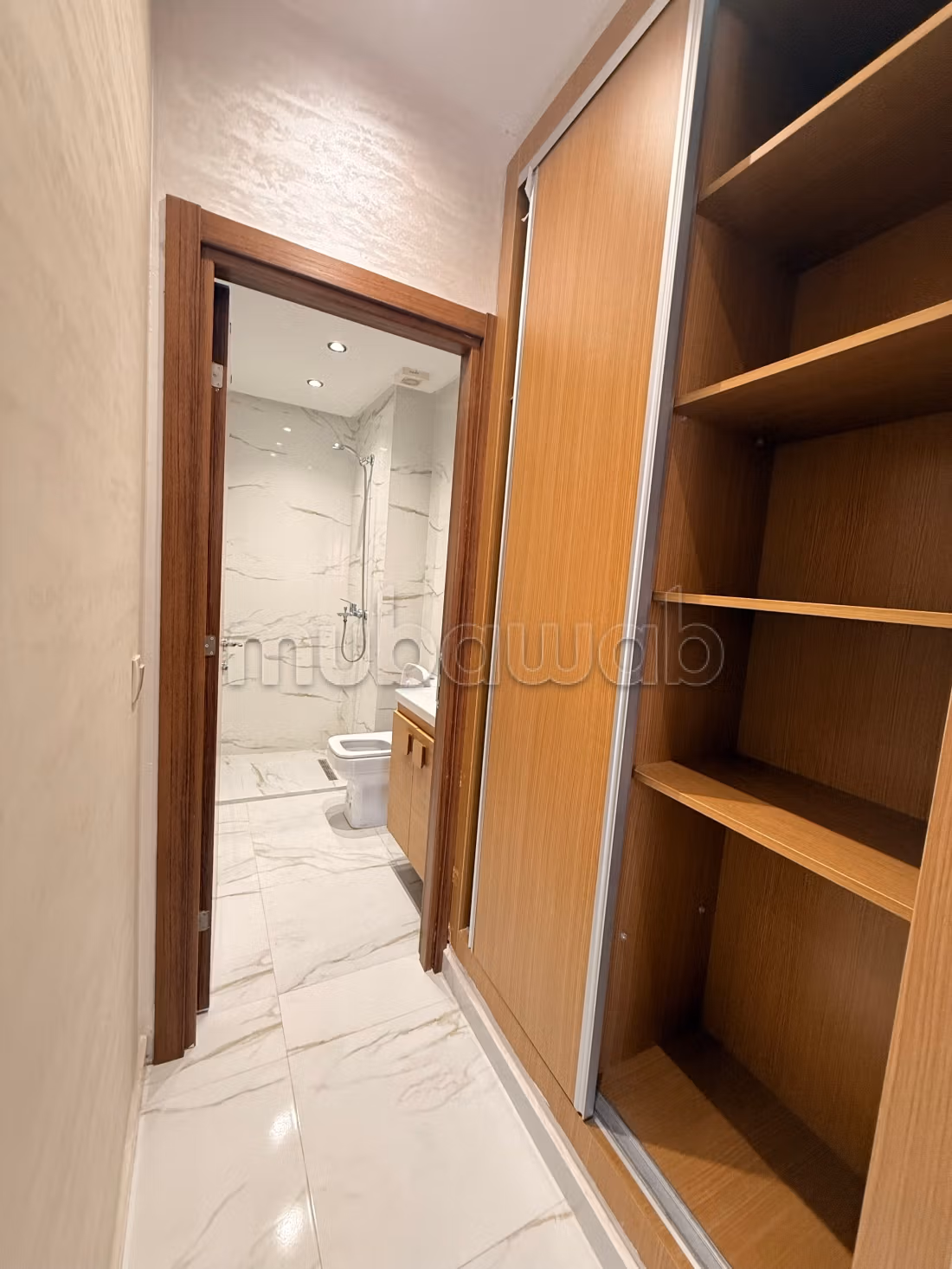 Appartement en location à Guéliz. 
Surface totale 80 m². 
Meublé — 4