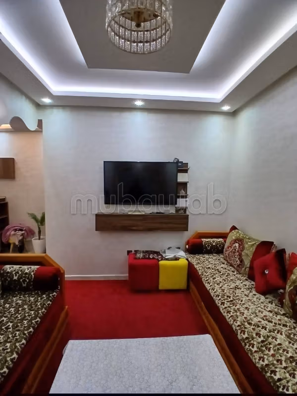 Rent this apartment in the city center. Area 80 m². Security door and secure residence