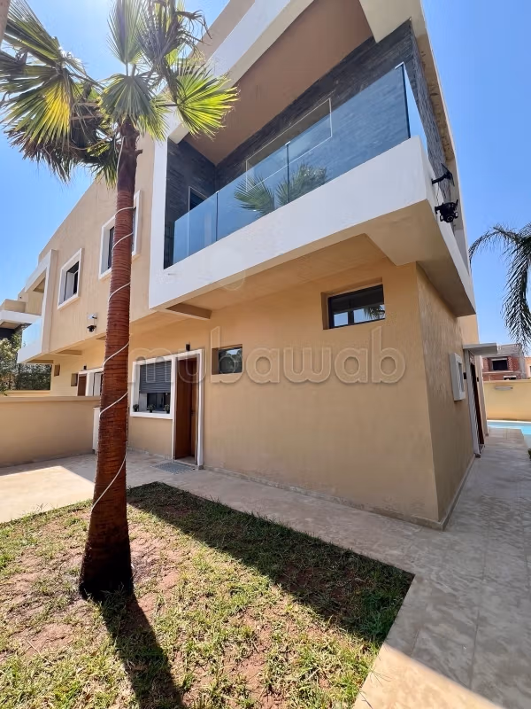 Villa di 300 m di alto standing in vendita a Chrifia. 3 camere confortevoli. Ben arredato