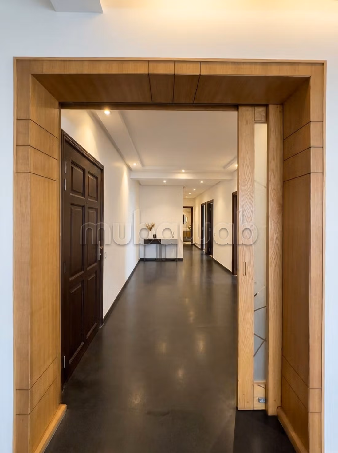 Appartement rénové avec terrasse et vue dégagée — 6