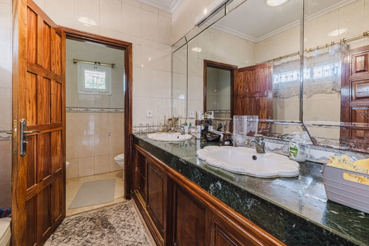 Villa 451 m2 to refresh Ain Diab in tranquility