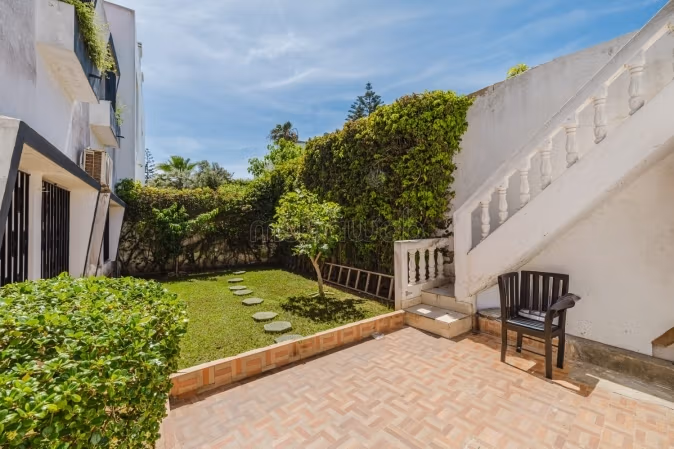 Villa 451 m2 a rafraichir 
Ain Diab au calme