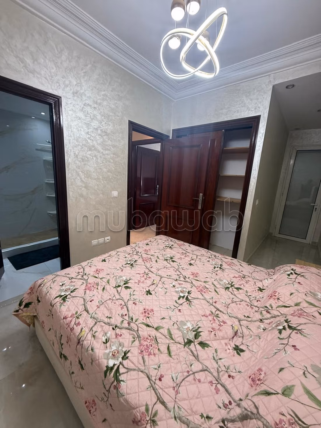 Bel appartement en location à Belvédère.
Surface totale 110 m².
Bien meublé — 3