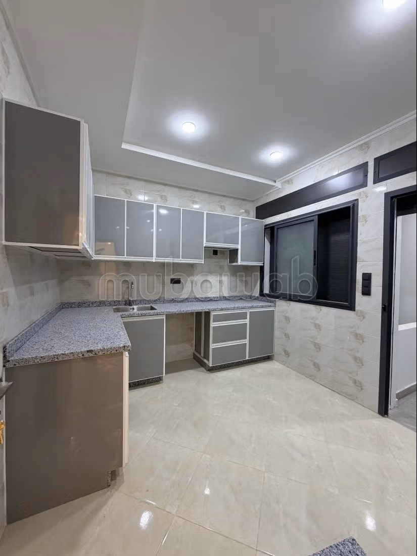 Bel appartement à louer dans le quartier "Ahla". Surface 80 m². Ascenseur