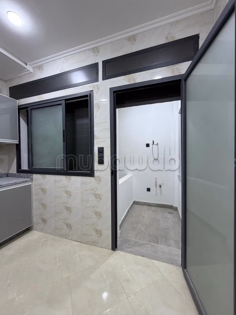 Bel appartement à louer dans le quartier "Ahla". Surface 80 m². Ascenseur — 2