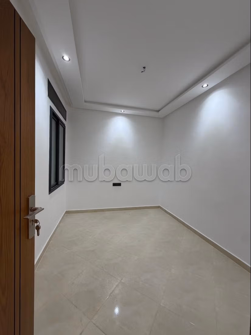 Bel appartement à louer dans le quartier "Ahla". Surface 80 m². Ascenseur — 3