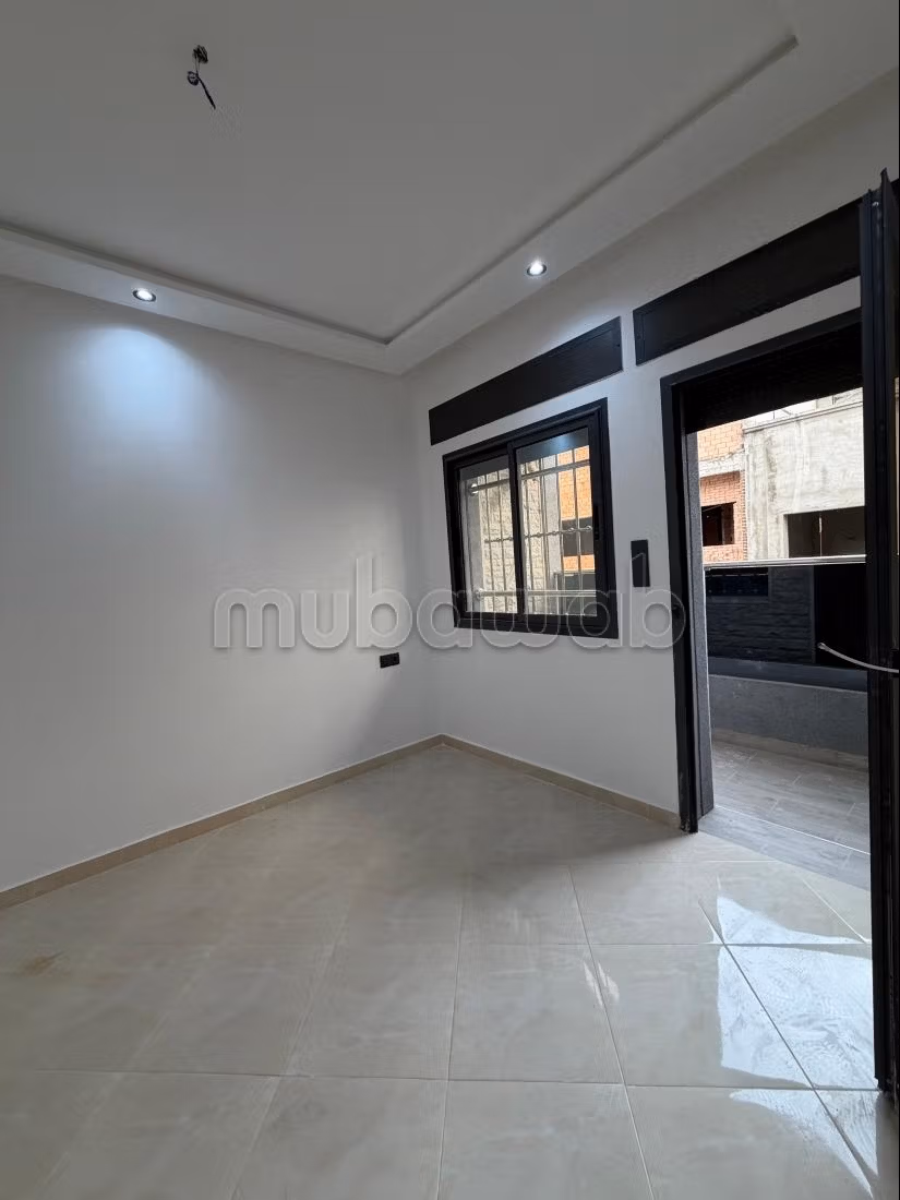 Bel appartement à louer dans le quartier "Ahla". Surface 80 m². Ascenseur — 6