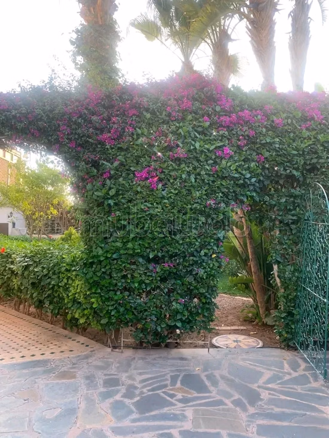 Luxurious house for sale in Ilig. 6 comfortable rooms. Mountain view, central heating