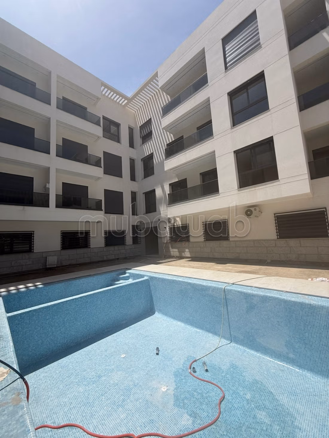 Hermoso apartamento en venta en Martil. 2 habitaciones. Servicio de portero, hermosa piscina