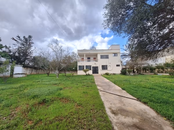 Villa 3258 m² avec fond de commerce a temara