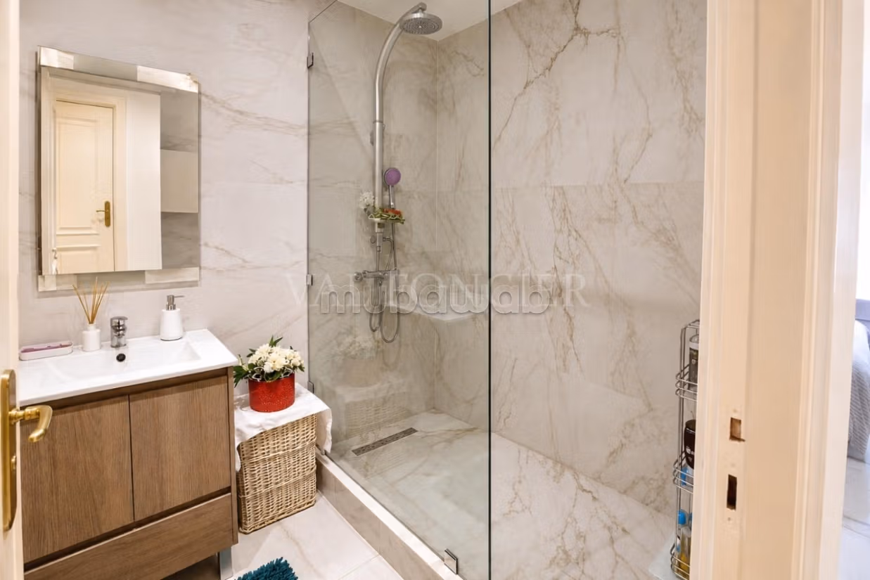 Vente Bel Appartement 105 m² avec 2Chambres Terrasse Racine,
... - Mehr
