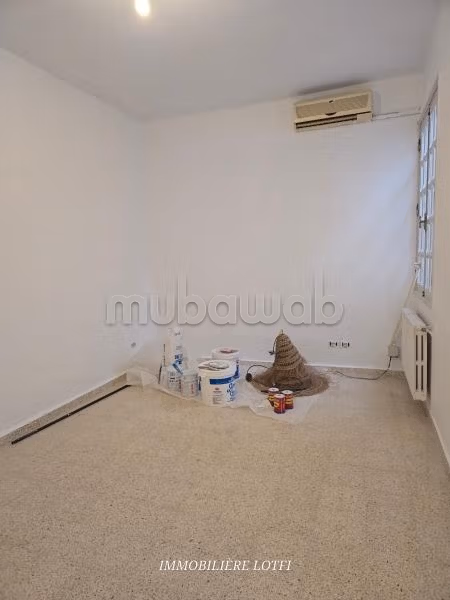 Superbe appartement à louer à La Marsa Ville. Surface totale 155 m²