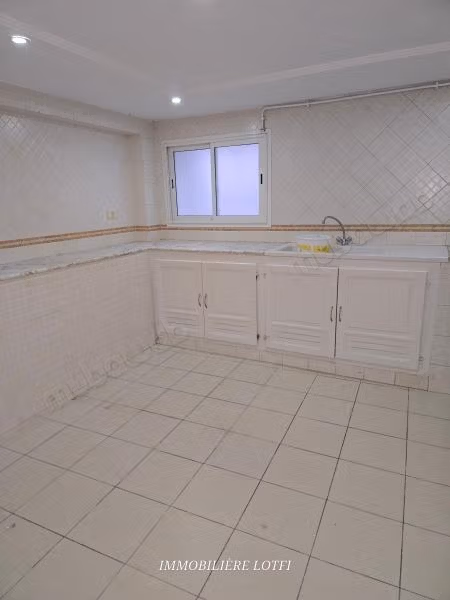 Superbe appartement à louer à La Marsa Ville. Surface totale 155 m²