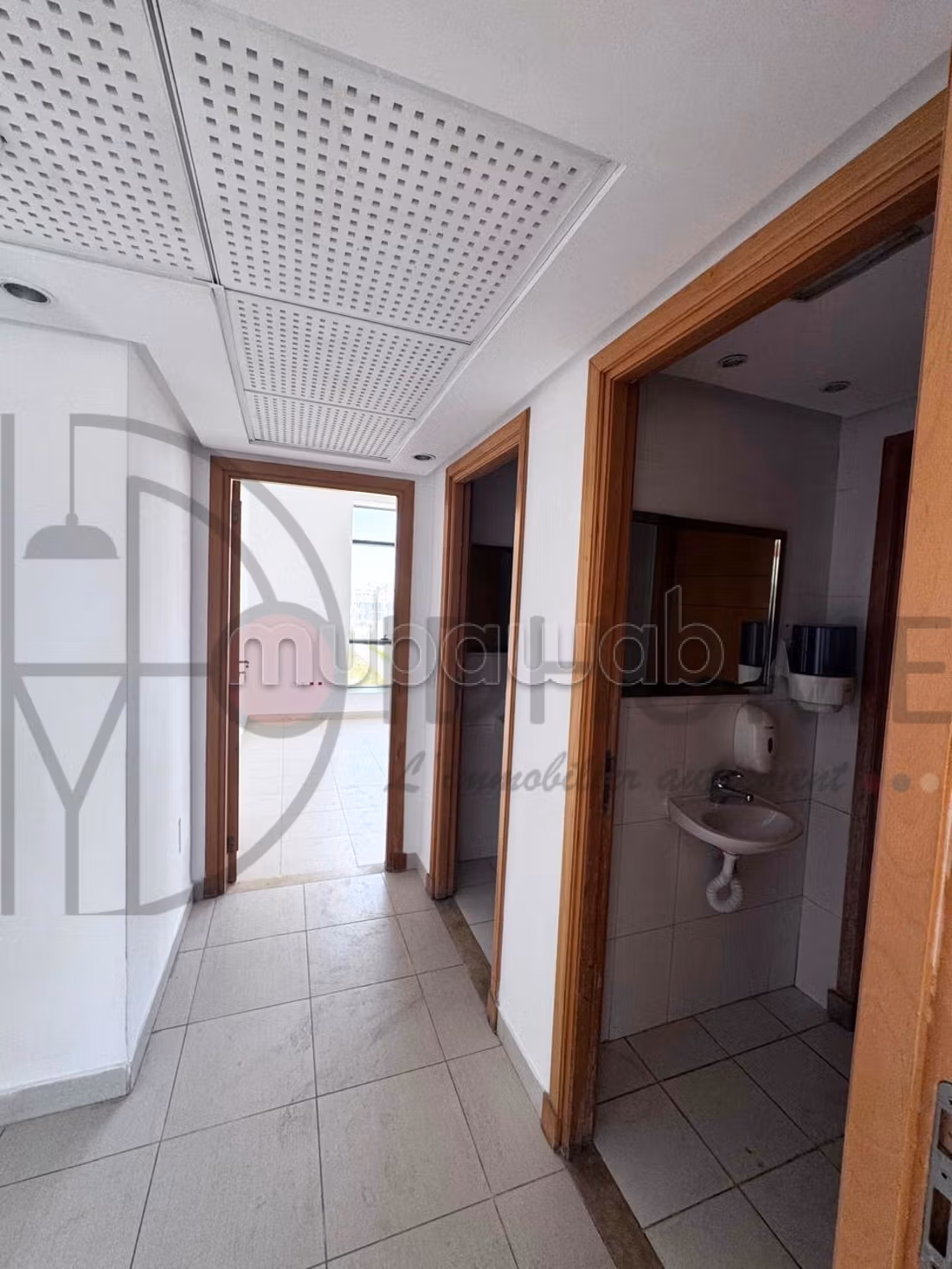 Location bureau spacieux de 350m² aux Lac 1