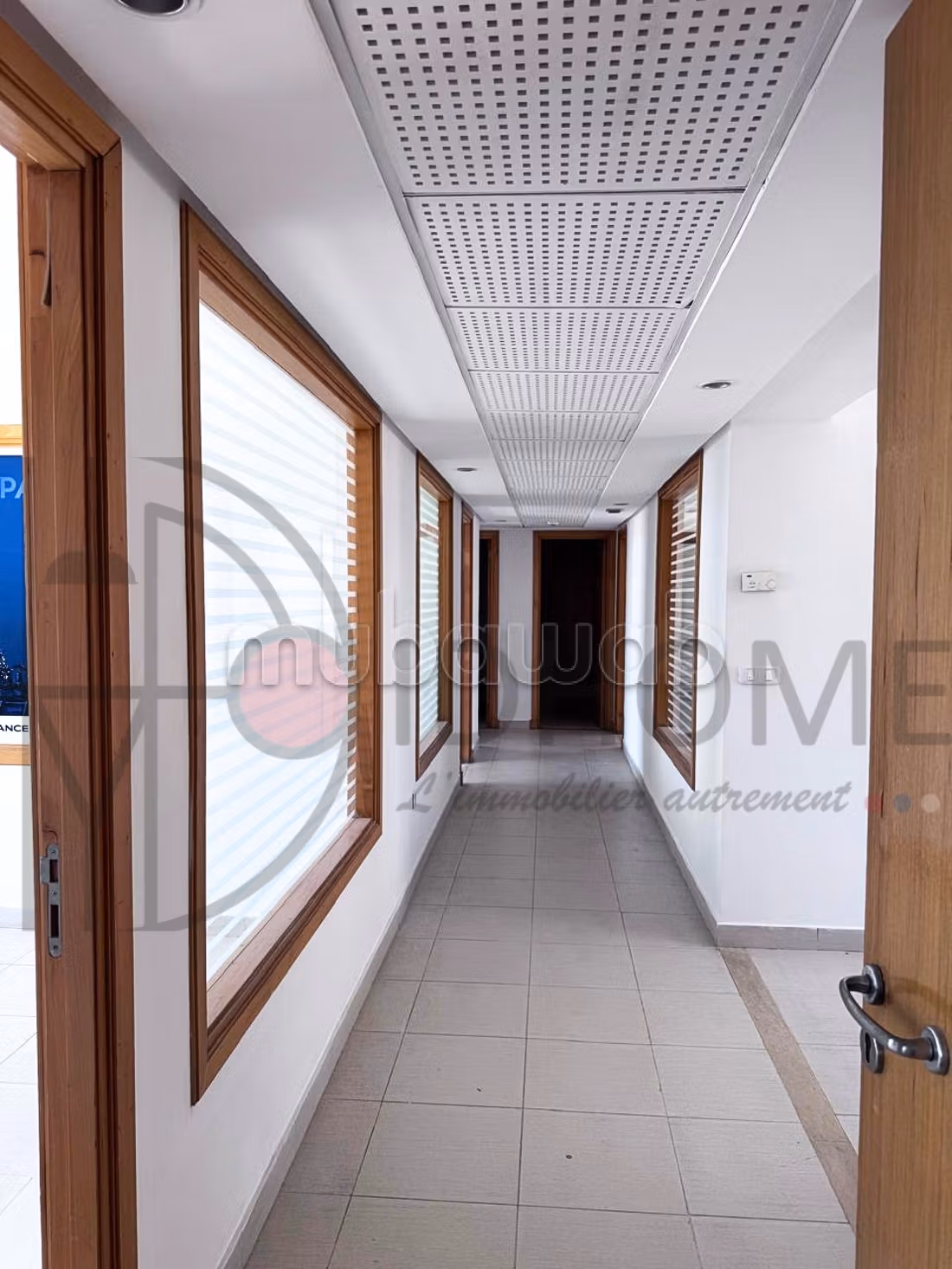 Location bureau spacieux de 350m² aux Lac 1