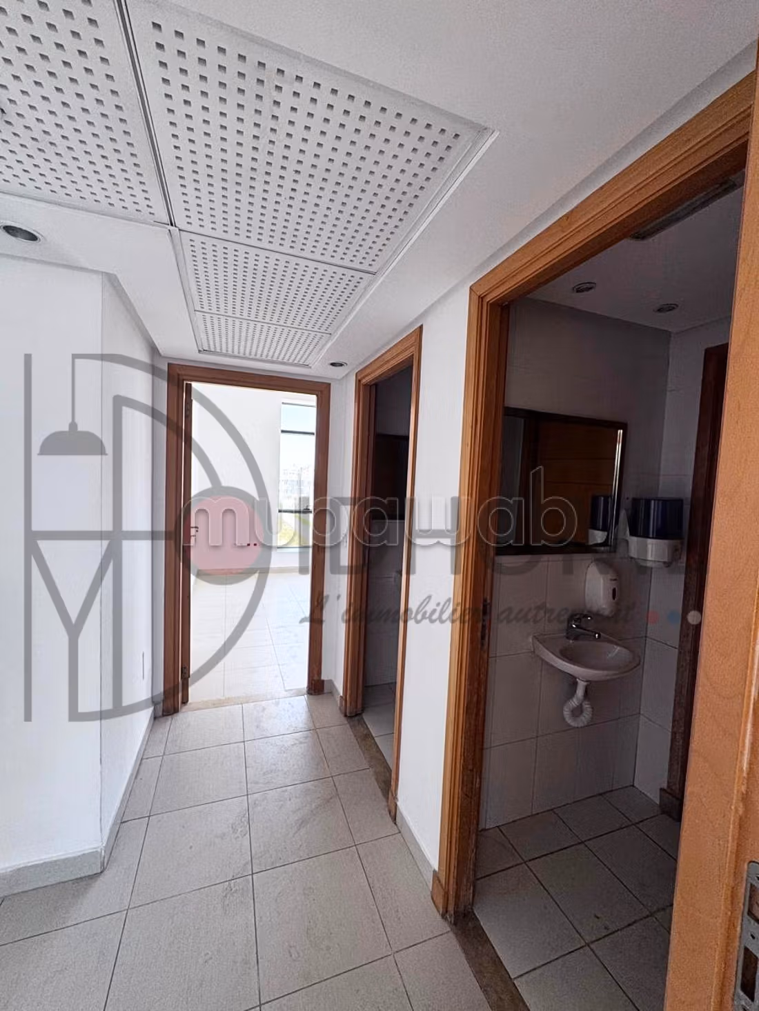 Location bureau spacieux de 350m² aux Lac 1