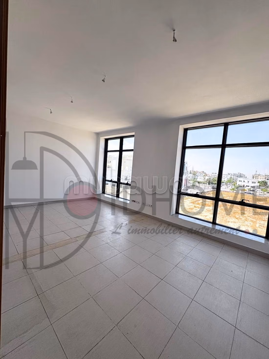 Location bureau spacieux de 350m² aux Lac 1