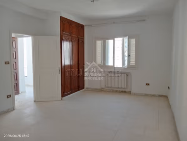 In affitto un piano di villa a Cité Ennasr La Marsa