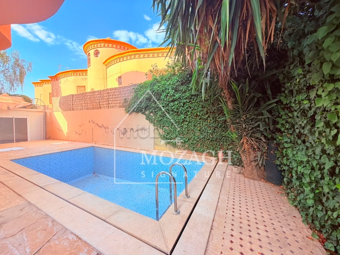 Bella villa con piscina privata a Targa