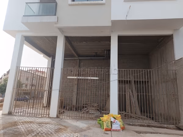 Local comercial en alquiler en Al Wifaq. Superficie de 56 m²