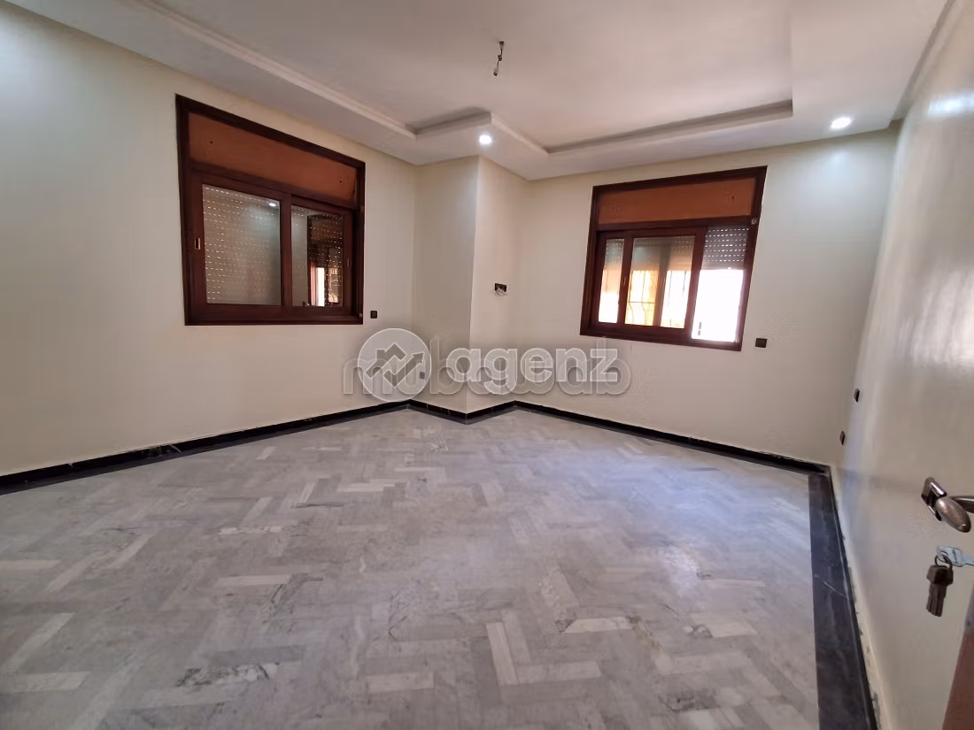 Appartement à vendre 97 m², 2 chambres Hssaine Salé