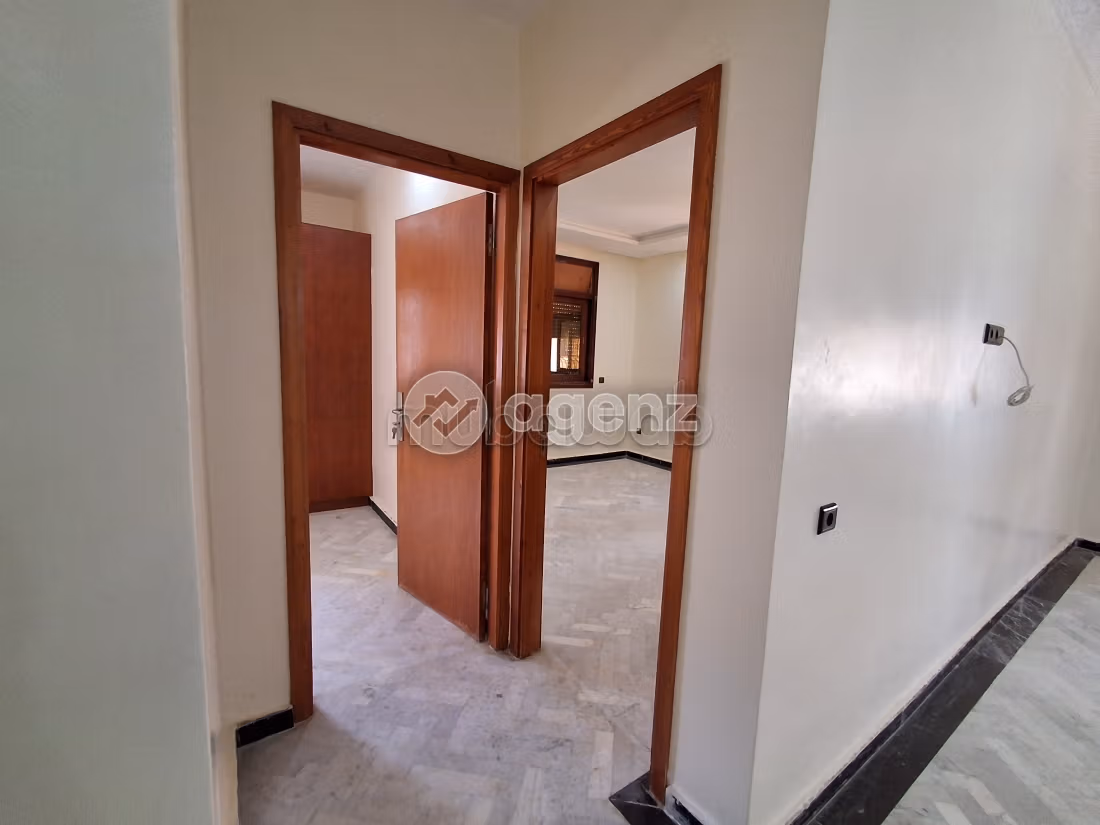 Appartement à vendre 97 m², 2 chambres Hssaine Salé