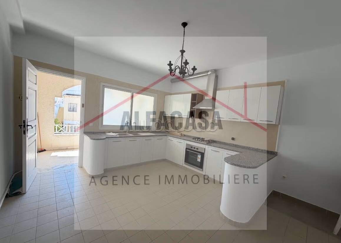 A louer un etage de villa s3 a ain zaghwen