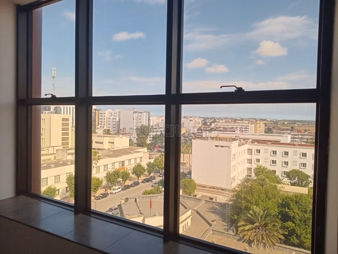 Superbo plateau in un edificio per uffici