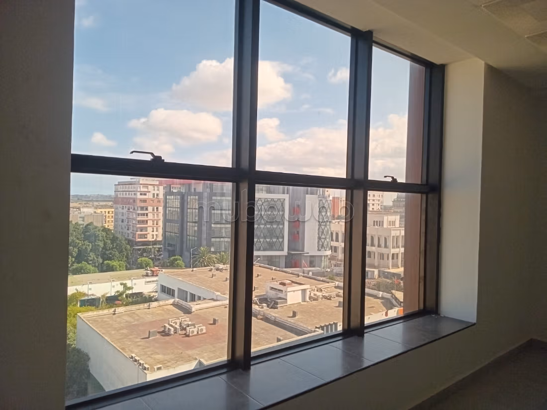 Superbo plateau in un edificio per uffici