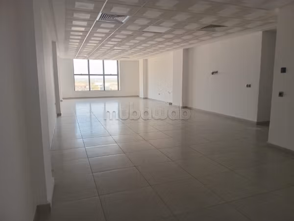 Superbo plateau in un edificio per uffici