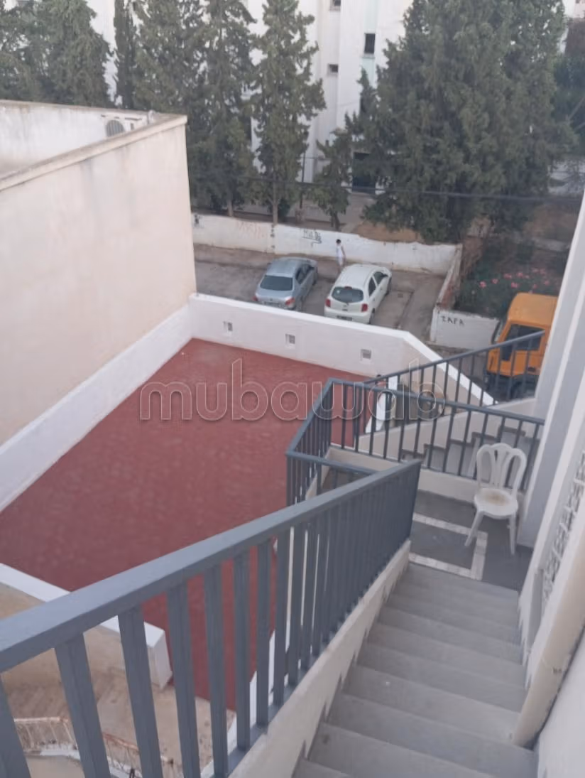 Maison de luxe à vendre à El Yasminette. 10 chambres agréables. Meublé
