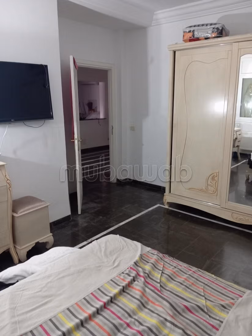 Maison de luxe à vendre à El Yasminette. 10 chambres agréables. Meublé