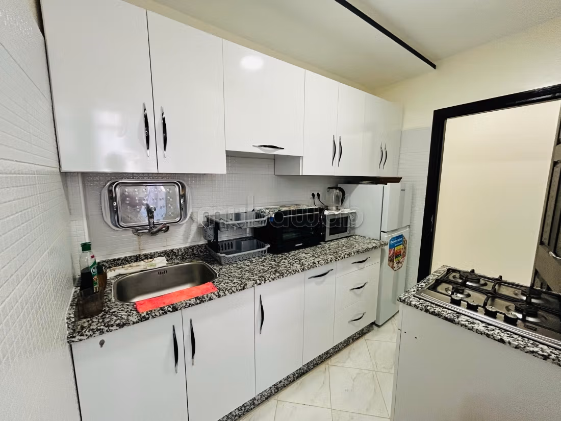 Appartement te huur. 2 grote kamers. Goed ingericht