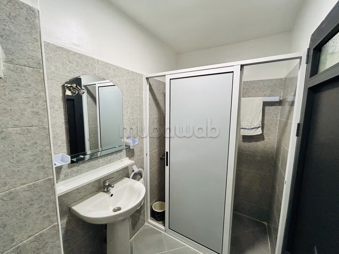Appartement te huur. 2 grote kamers. Goed ingericht