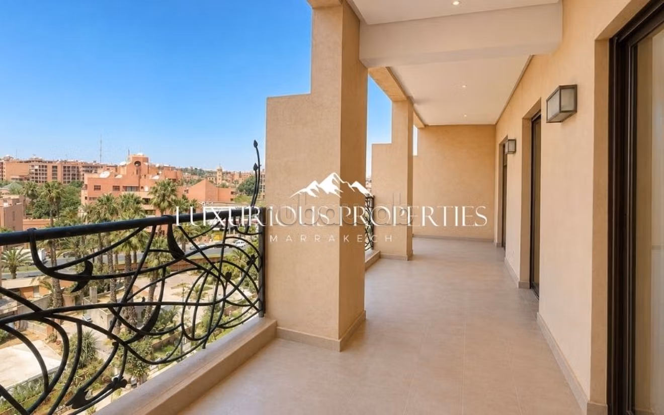 Appartement rénové avec terrasse, Hivernage — 2