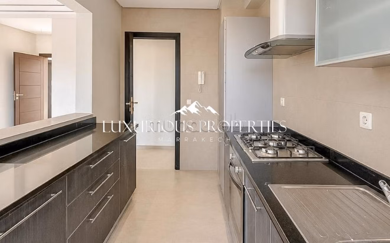 Appartement rénové avec terrasse, Hivernage — 4