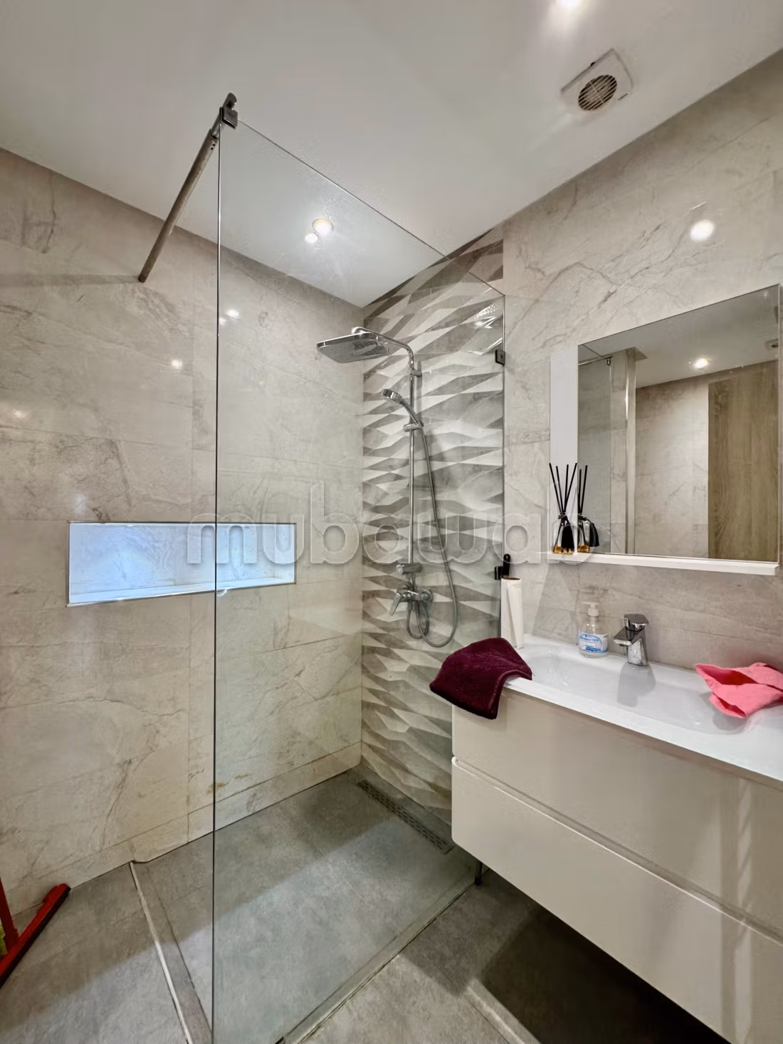 Palmeraie: Appartement entièrement rénové 2 Chs