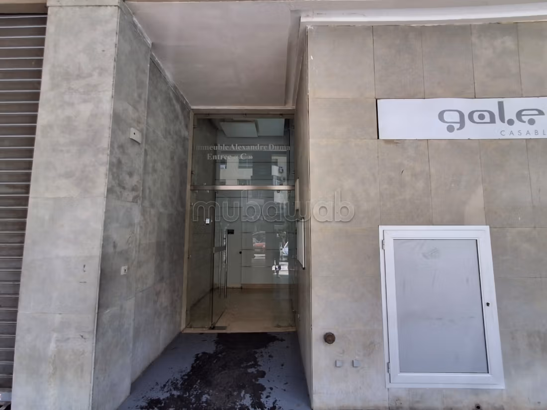 A vendre un joli Appartement avec 2 places qu garage — 5